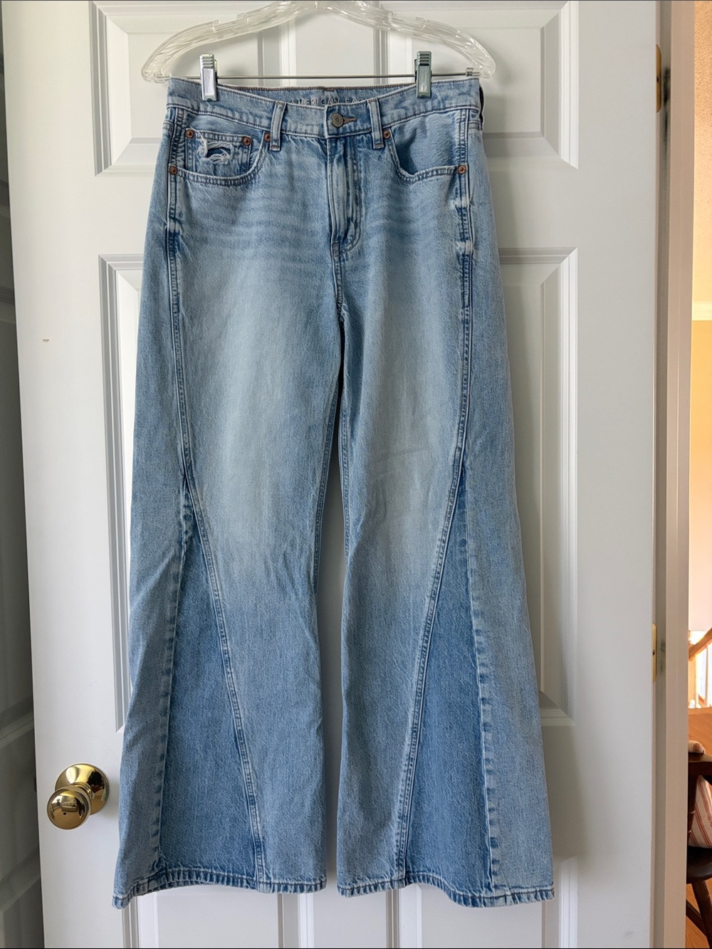 American Eagle Outfitters Light Wash Wide-Leg Jeans Size 6 Short